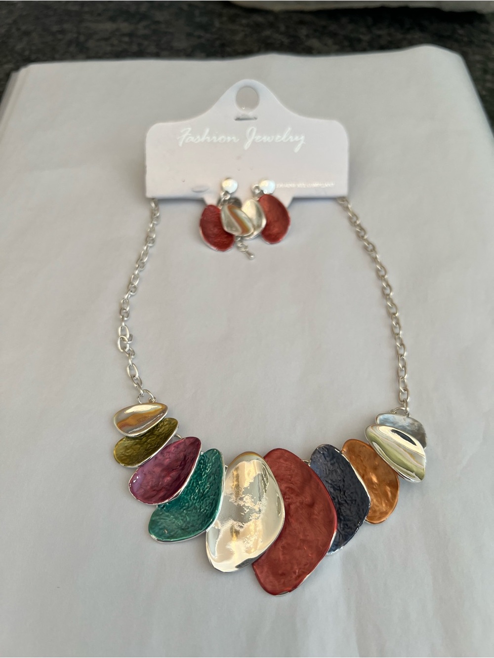 Fashion Jewelry Multicolor Petal Collar Necklace with Matching Earrings